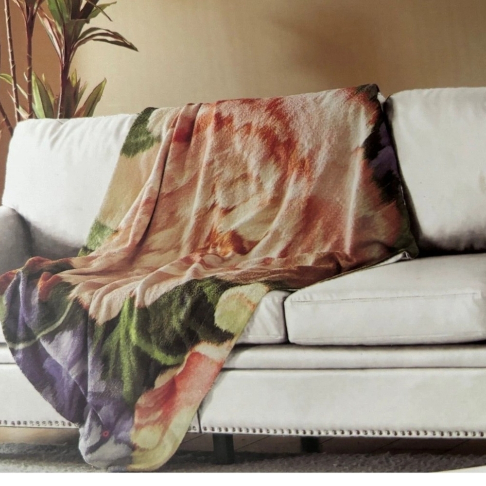 NWT Callisto Home Watercolor Rose Throw Blanket